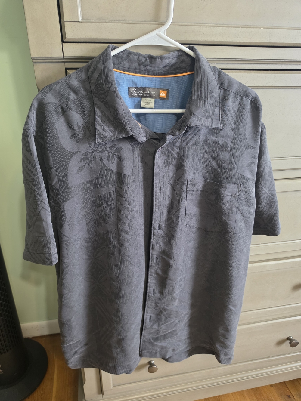 Quiksilver Men's Short-Sleeve Gray Button-Up Shirt